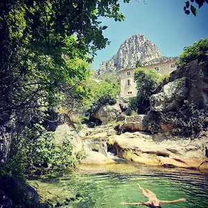 https://le-moulin-camoula.fr-provencehotel.com